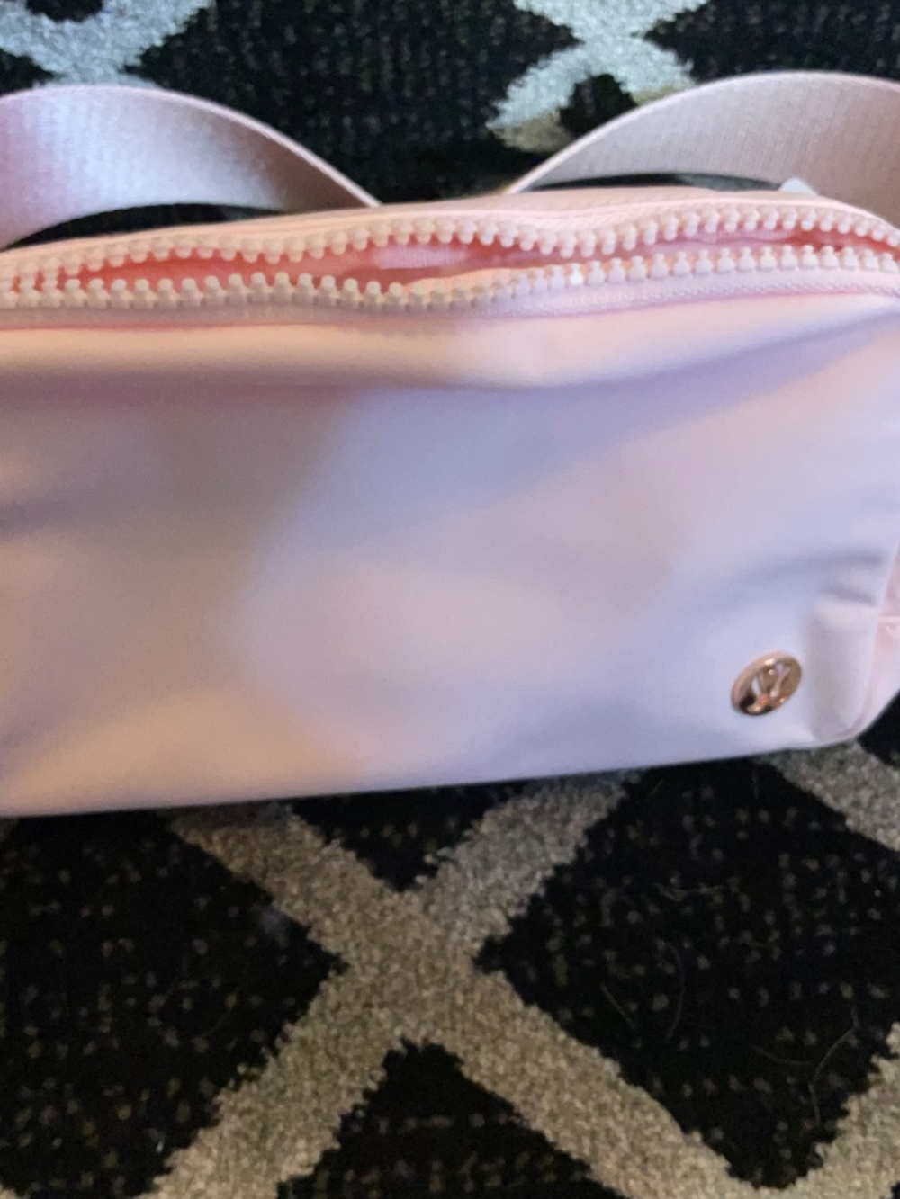 Lululemon Everywhere Belt Bag 1L in Pink Pearl/Rose Gold - Picture 5 of 7